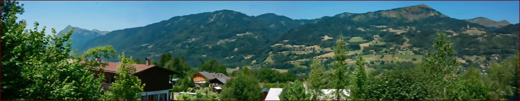 Panorama vu du salon du chalet Perla de Na en été -Samoens